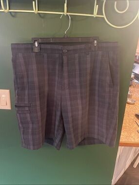 Greg Norman Collection Men's Plaid Cargo Shorts - Black/Grey Size 36W